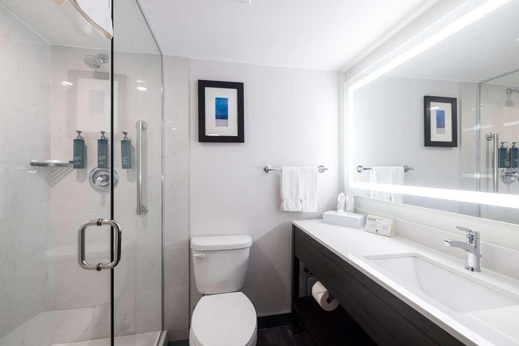 Doubletree By Hilton Calgary North Hotel ภายนอก รูปภาพ