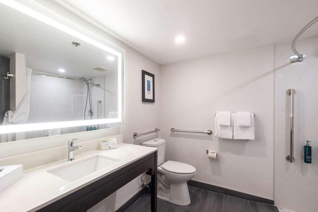Doubletree By Hilton Calgary North Hotel ภายนอก รูปภาพ