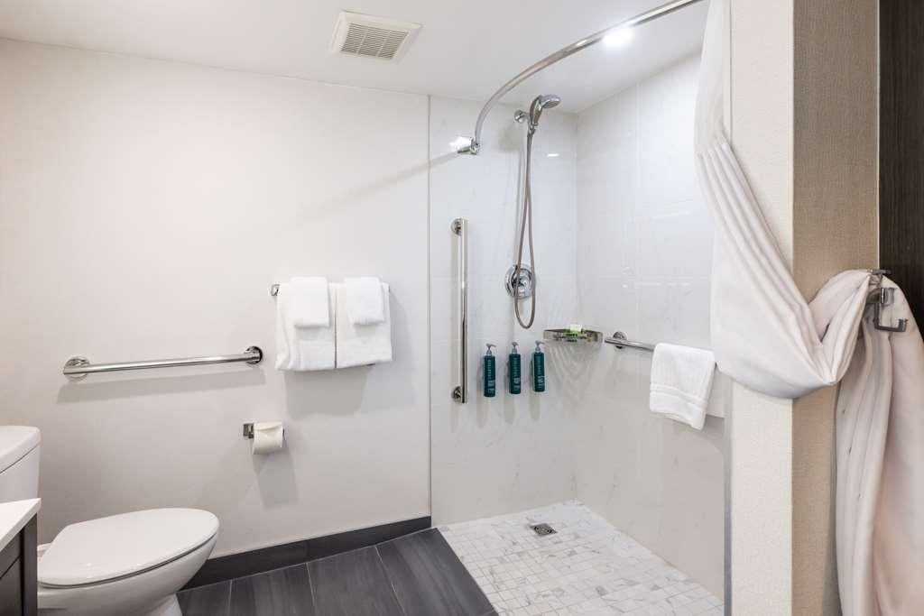 Doubletree By Hilton Calgary North Hotel ภายนอก รูปภาพ